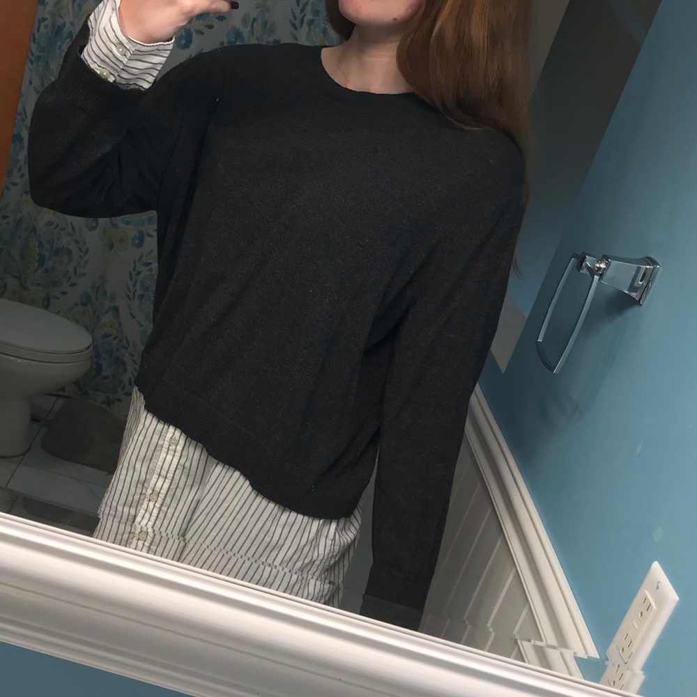 H&M gray flowy top